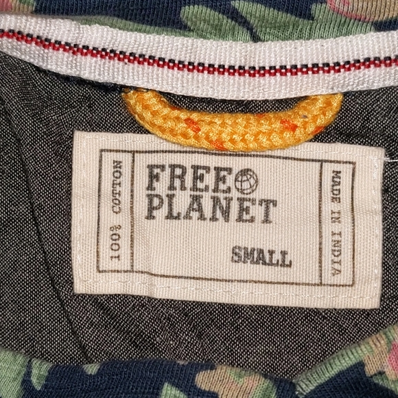 Mens Small(USA) Free Planet V-Neck - Picture 2 of 4